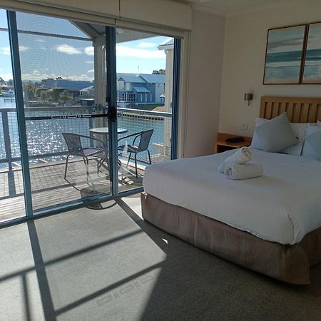 The View - Captains Cove Waterfront Resort Пейнсвілл Екстер'єр фото